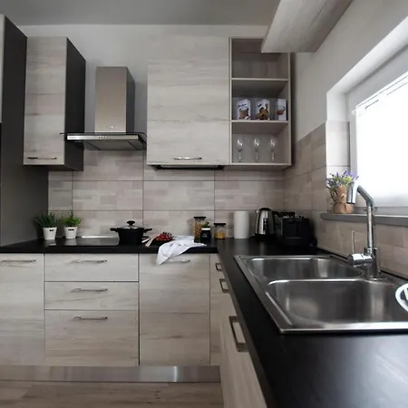 Orchidea Apartment *